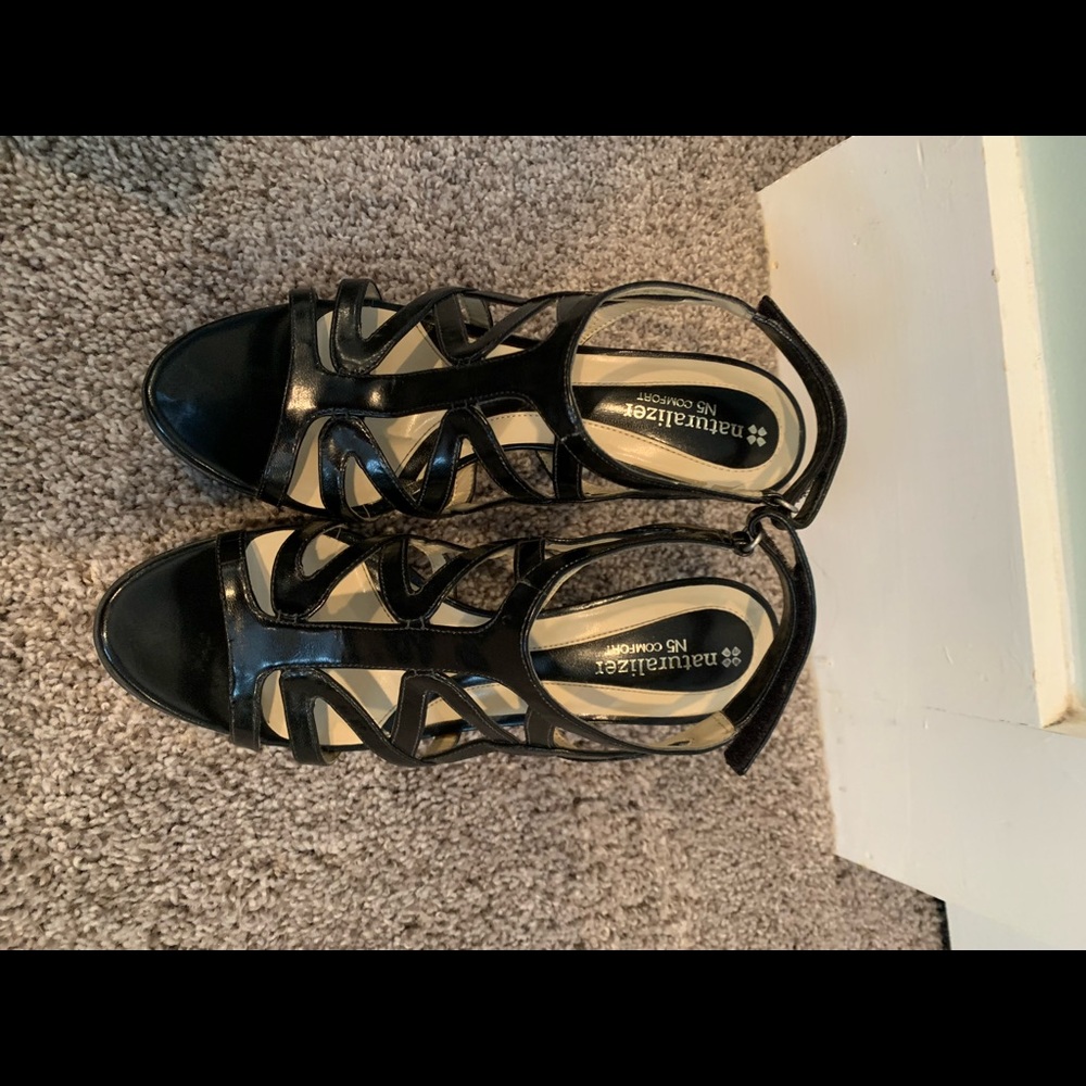 Naturalizer heeled sandals in patent black. Size 8. EUC. Hardly worn.